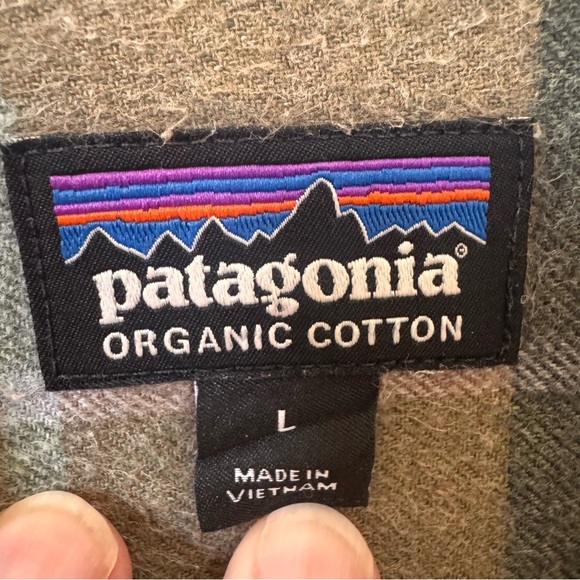 Patagonia Men's Organic Cotton Fjord Flannel Shirt in Sage Khaki Size Large - Picture 6 of 10